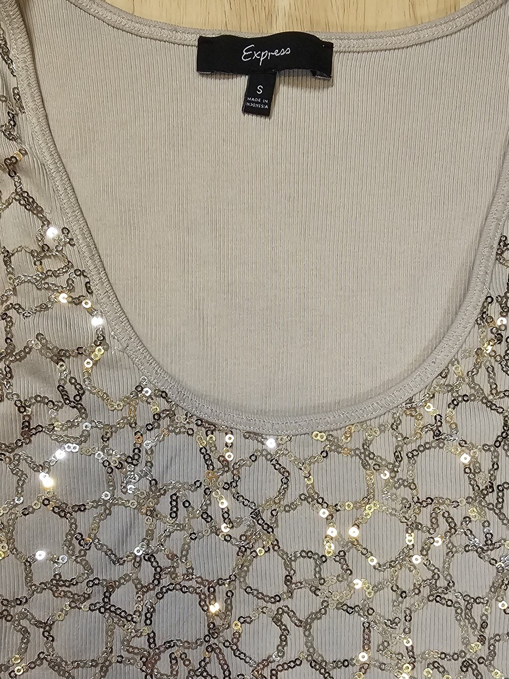 Express Gold Sequin Patterned Tank Top - Picture 5 of 7